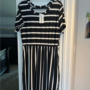 AUSELLY Black & White Striped Maxi Dress